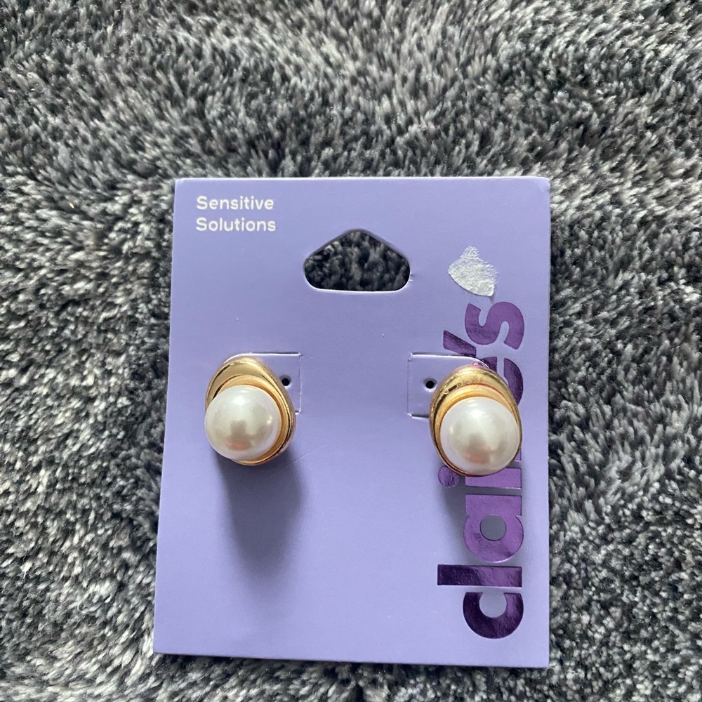 Claire's Gold and Pearl Earrings
